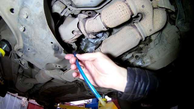 Проверка уровня смазывающей жидкости